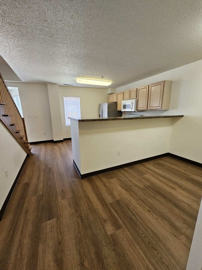 Building Photo - 943 S Gilbert St