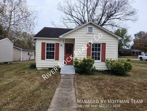 Building Photo - 309 Roosevelt Cir
