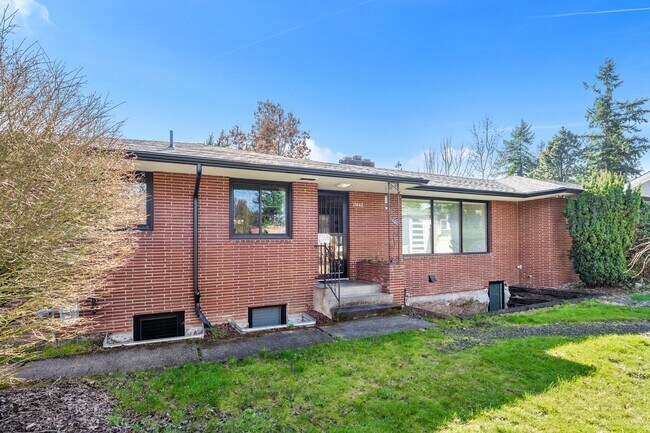 Building Photo - 3 Bedroom 3 bath 1 level Mid Century Beauty!