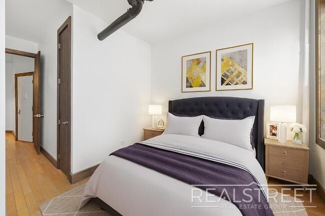Foto del edificio - 3 Bedroom near East Williamsburg with Private Backyard Garden!