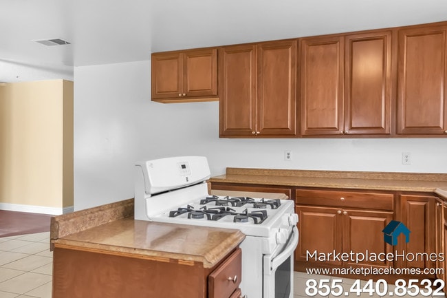 Building Photo - 804 Lombard Way