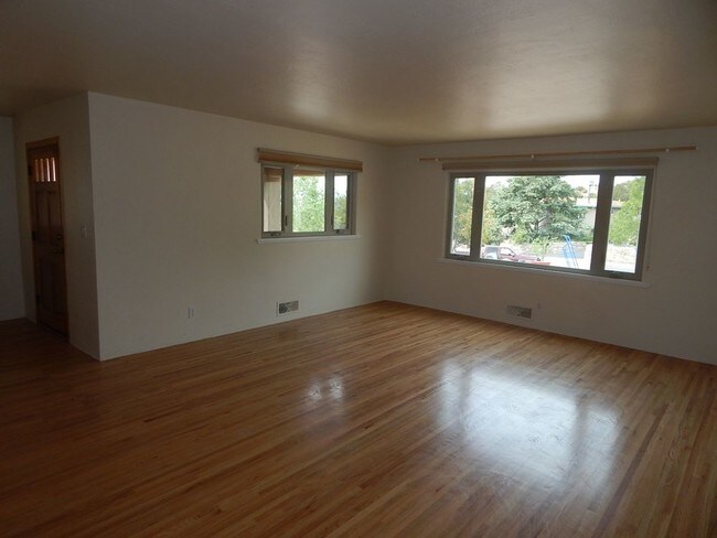 Building Photo - 227 Spruce St