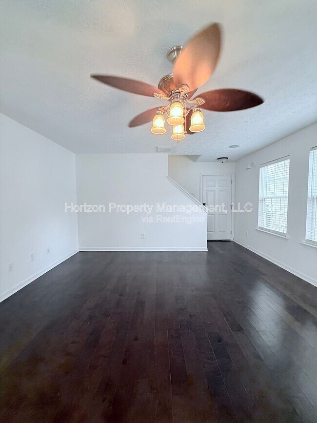 Foto del edificio - 5705 Mountain Top Pl