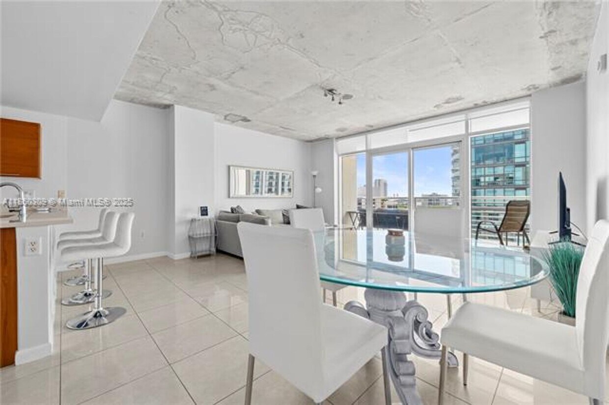 Photo - 3250 NE 1st Ave unit 917 (A11850309)