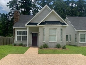 Building Photo - 301 Summercreek Cove