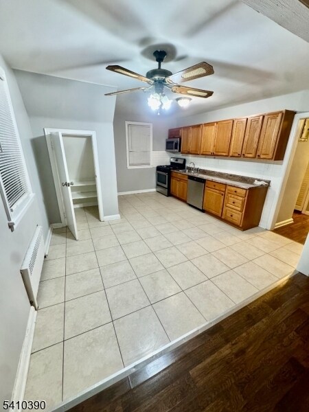 Foto del edificio - 373 Floral Ln