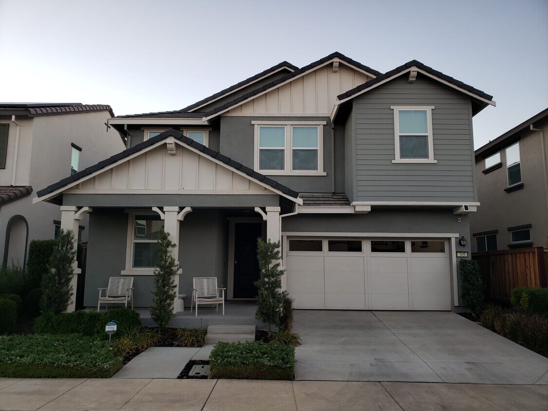 Foto principal - 305 Bear Creek Dr