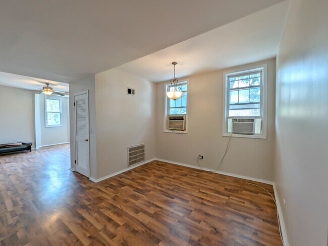 Foto del edificio - 1825 N Kedzie Ave