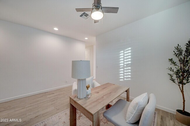 Building Photo - 26523 N Thornhill Dr