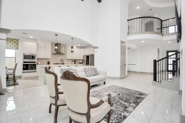 Building Photo - 831 Sarasota Shore Dr