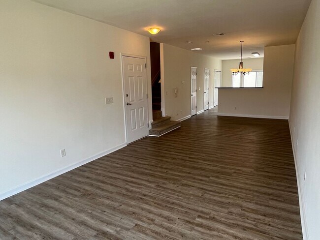 Foto del edificio - Great 2 Bed Condo in NODA with 1 Car Garage