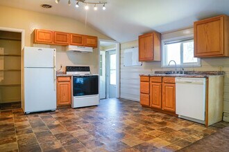 Building Photo - 1604 E Main St