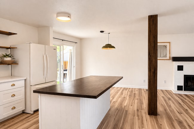 Photo - 107 Arlen St House