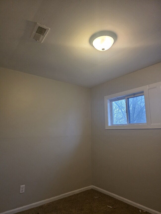 Building Photo - 2530 E 22nd Pl