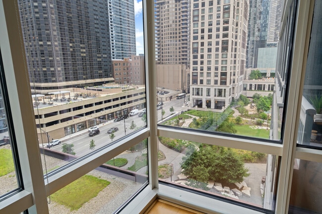 Building Photo - 505 N McClurg Ct