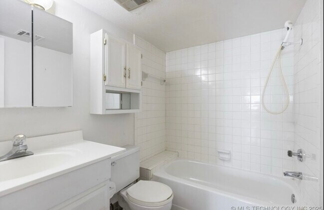Foto del edificio - 1802 E 66th Pl