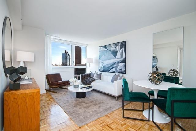 Foto principal - 2 bedroom in LONG ISLAND CITY NY 11101