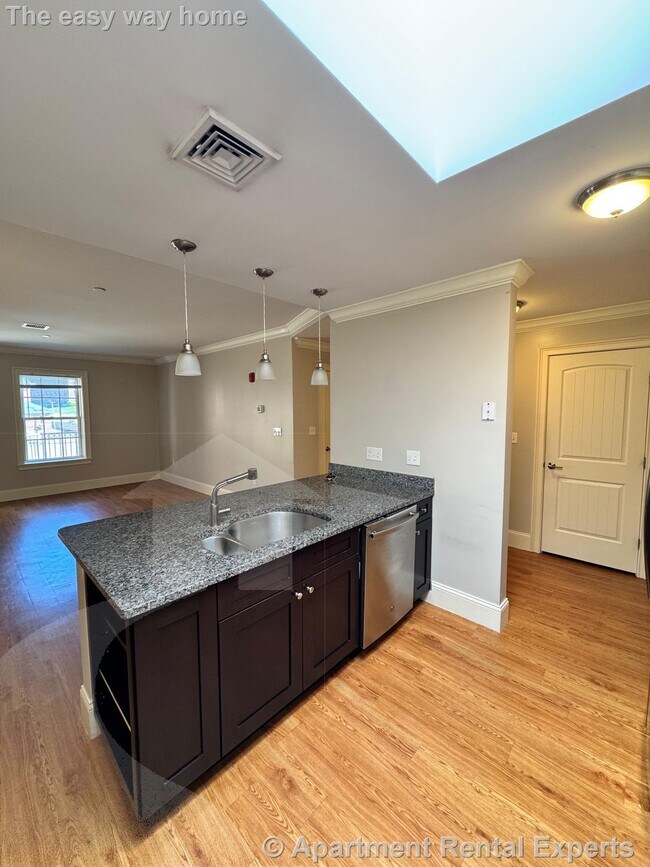 Building Photo - 286 Main St