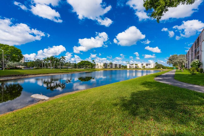 Foto del edificio - 7300 Amberly Ln