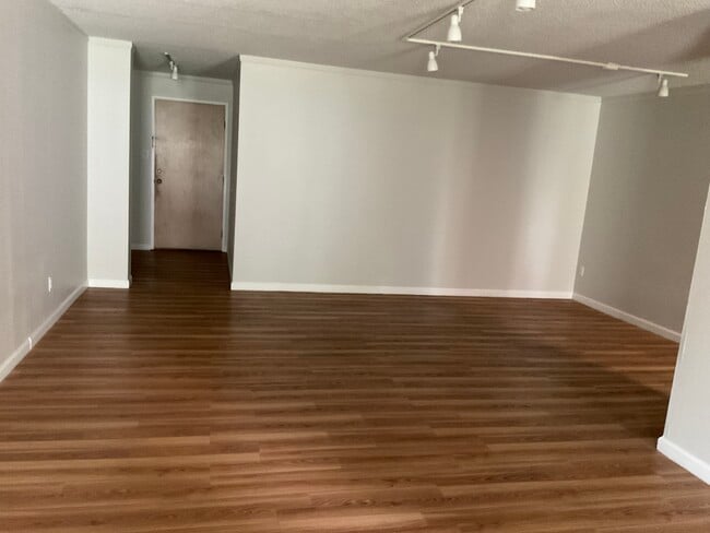Front door and dining area - 2880 S Locust St