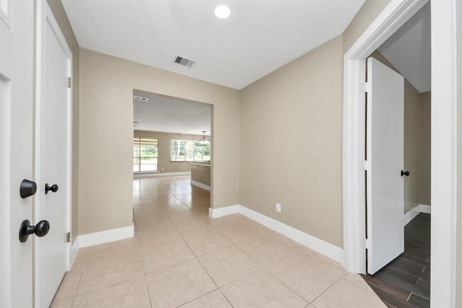 Building Photo - 11811 Campos Dr