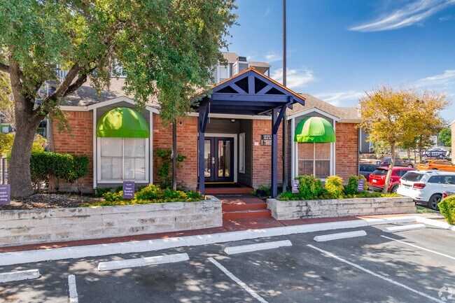 Foto del edificio - Oaks of Northgate Apartment Homes