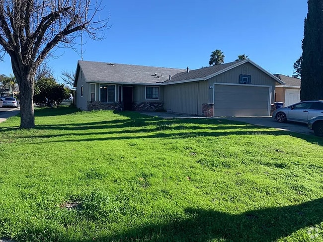 Building Photo - 700 Lacross Ct