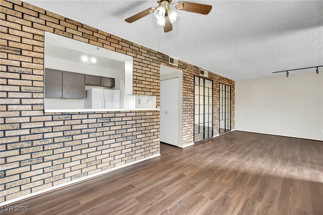 Primary Photo - 1417 Hialeah Dr