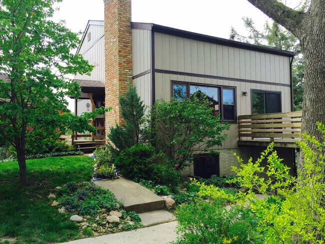 Building Photo - 215 Elton Hills Dr NW