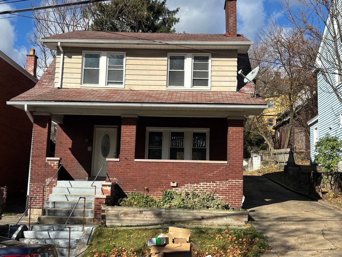 Foto principal - 3 Bedroom Home in Pittsburgh!