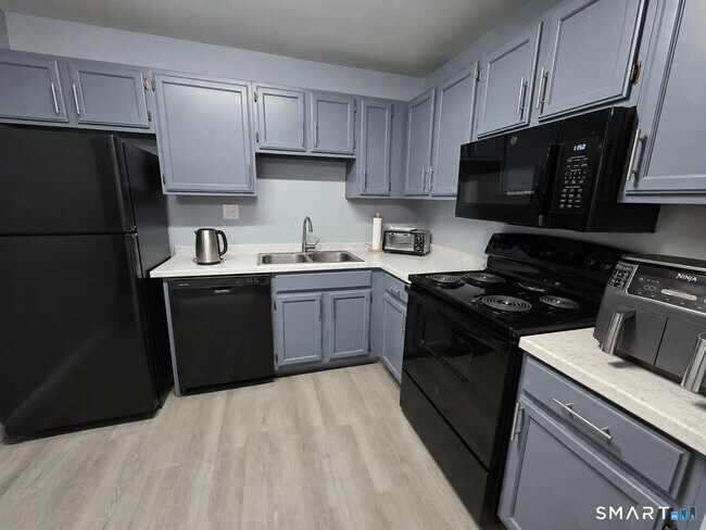 Building Photo - 2211 Cromwell Hills Dr