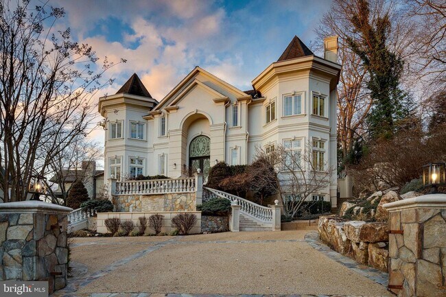 Foto del edificio - 5821 Goldsboro Rd