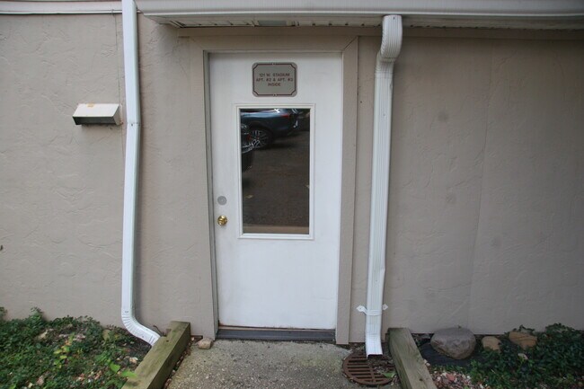 Foto del edificio - 121 W Stadium Ave