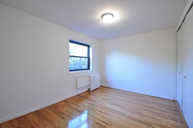 Building Photo - 43rd Avenue