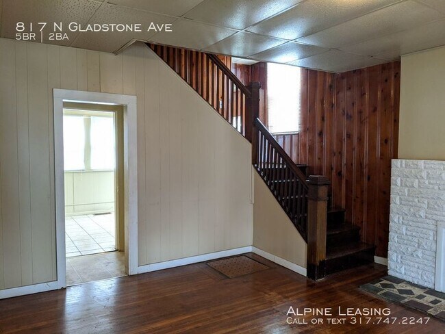 Building Photo - Near Eastside 5BR/2BA House w/Garage!