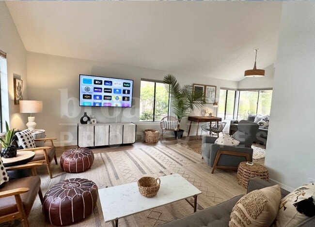 Building Photo - 1174 La Tortuga Dr