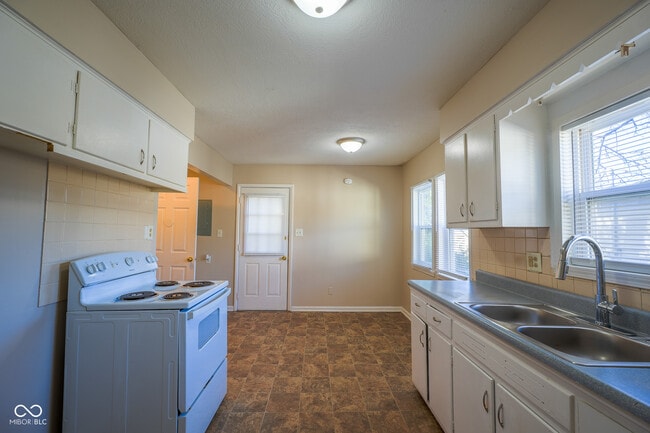 Foto del edificio - 136 S Webster Ave