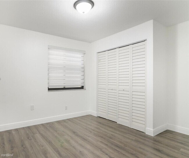 Foto del edificio - 3 br, 2 bath Townhome - 12160 SW 4th St