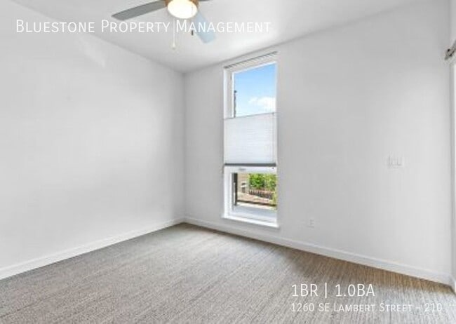 Building Photo - Charming 1 bedroom at the Katniss Apartmen...
