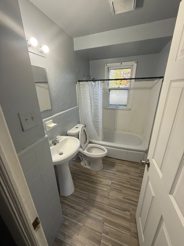 Foto del edificio - 10112 Cloverdale Dr