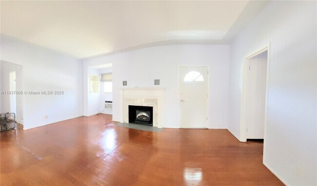 Building Photo - 828 NE 76th St