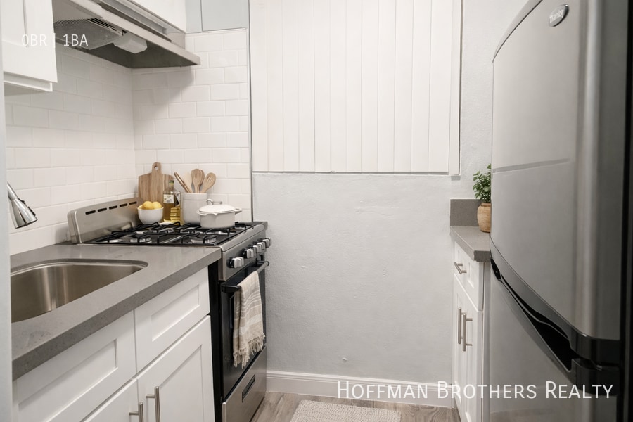 Building Photo - 3365 W 85th St