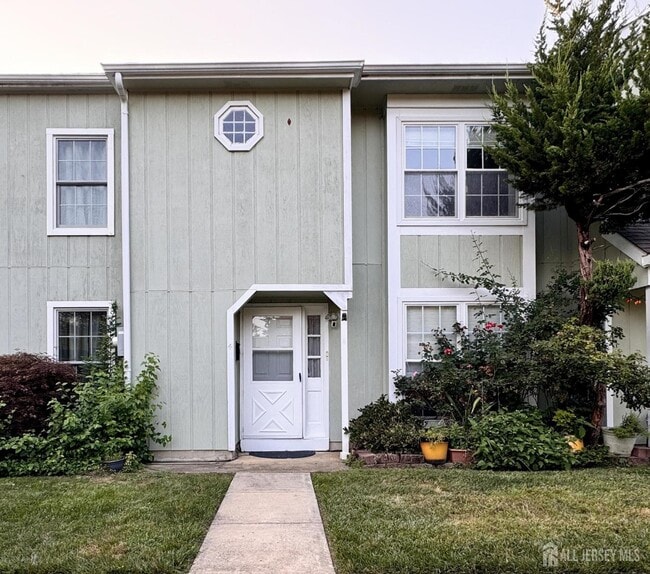 Building Photo - 4 Pond View Dr