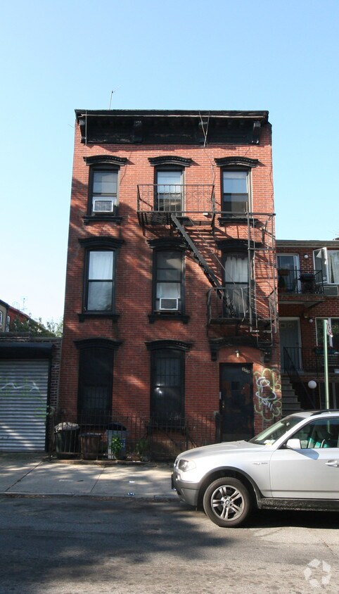 Building - 172 Huntington St