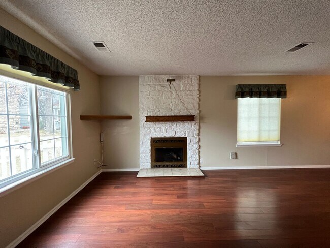 Foto del edificio - Charming 2 Bed 2 Bath Townhouse Available ...