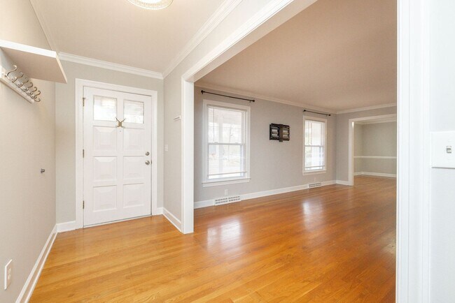 Foto del edificio - Exquisite 5-Bedroom Retreat: Luxury Living...