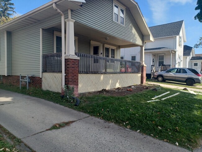 front - 1112 Romayne Ave