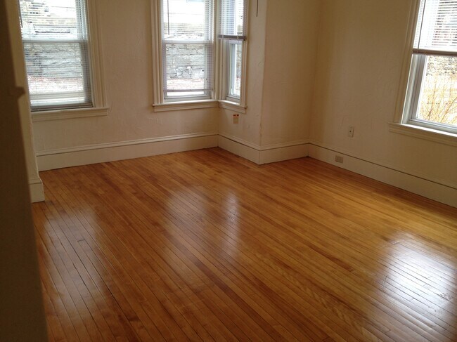 59 Pearl St Fitchburg Ma 01420 Apartments Fitchburg Ma Apartments Com