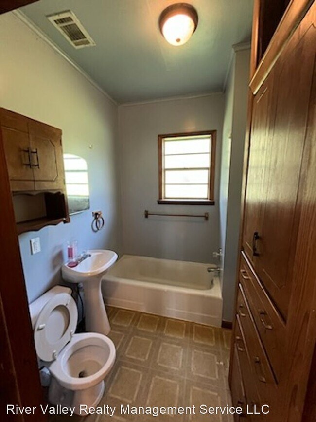 4 br, 2 bath House 61 Wood ST House Rental in New Blaine, AR