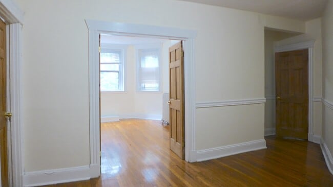 Building Photo - 382 Riverway